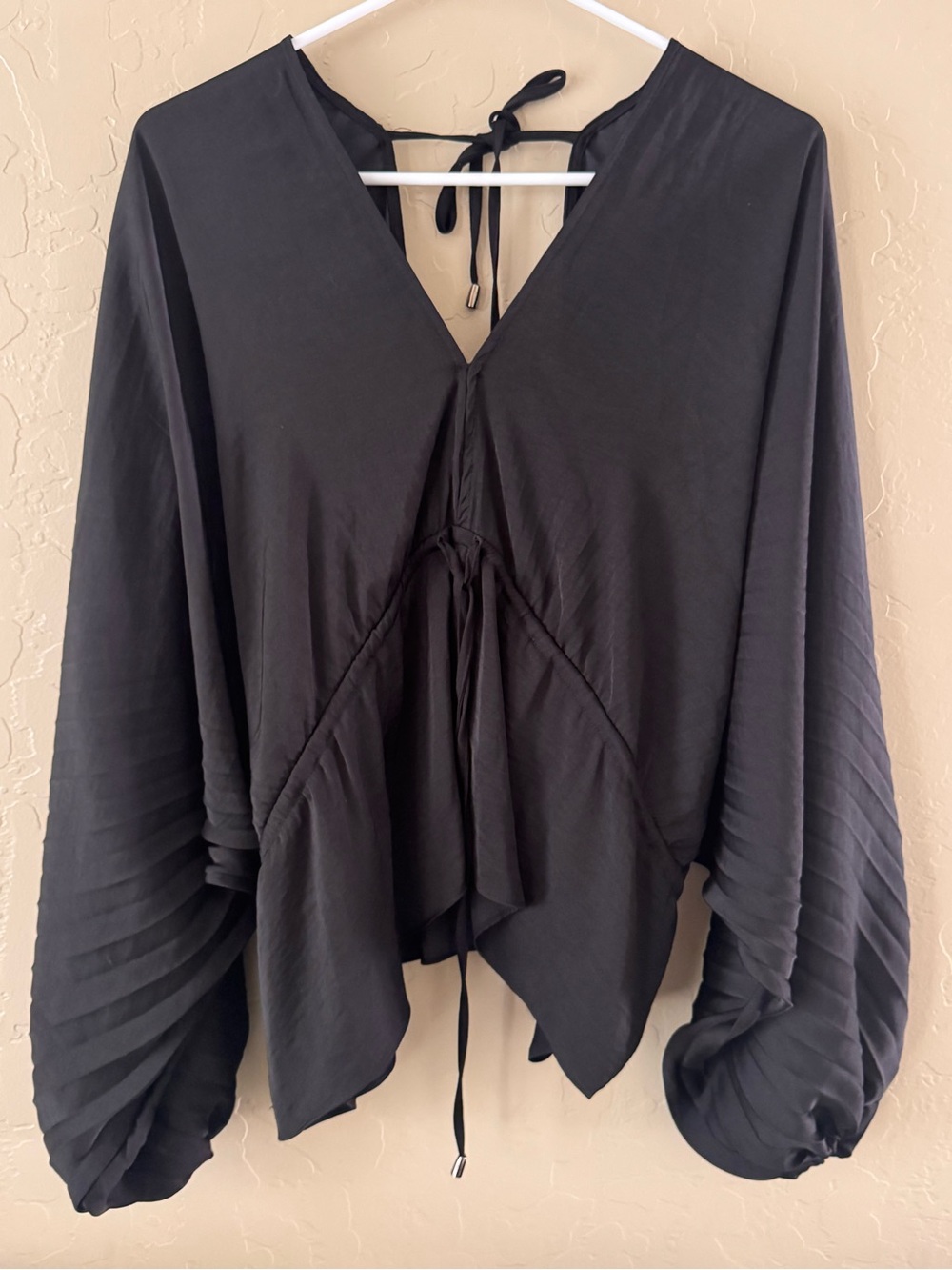 Women’s Black V-Neck Long Sleeve Blouse